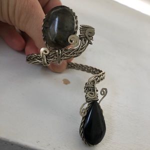 Two-Stoned Metal Armband/Bracelet